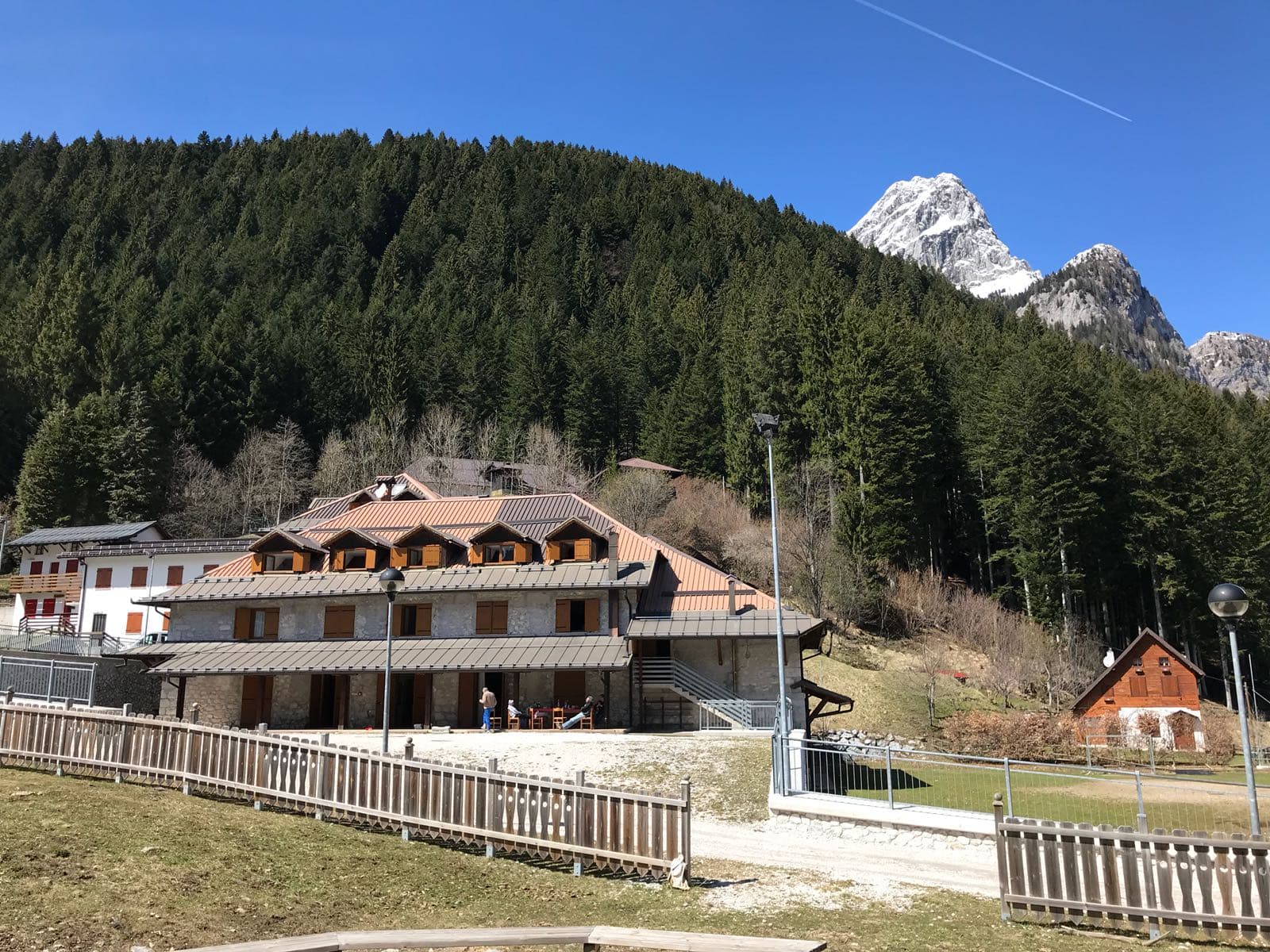 Parcheggio e dintorni della casa