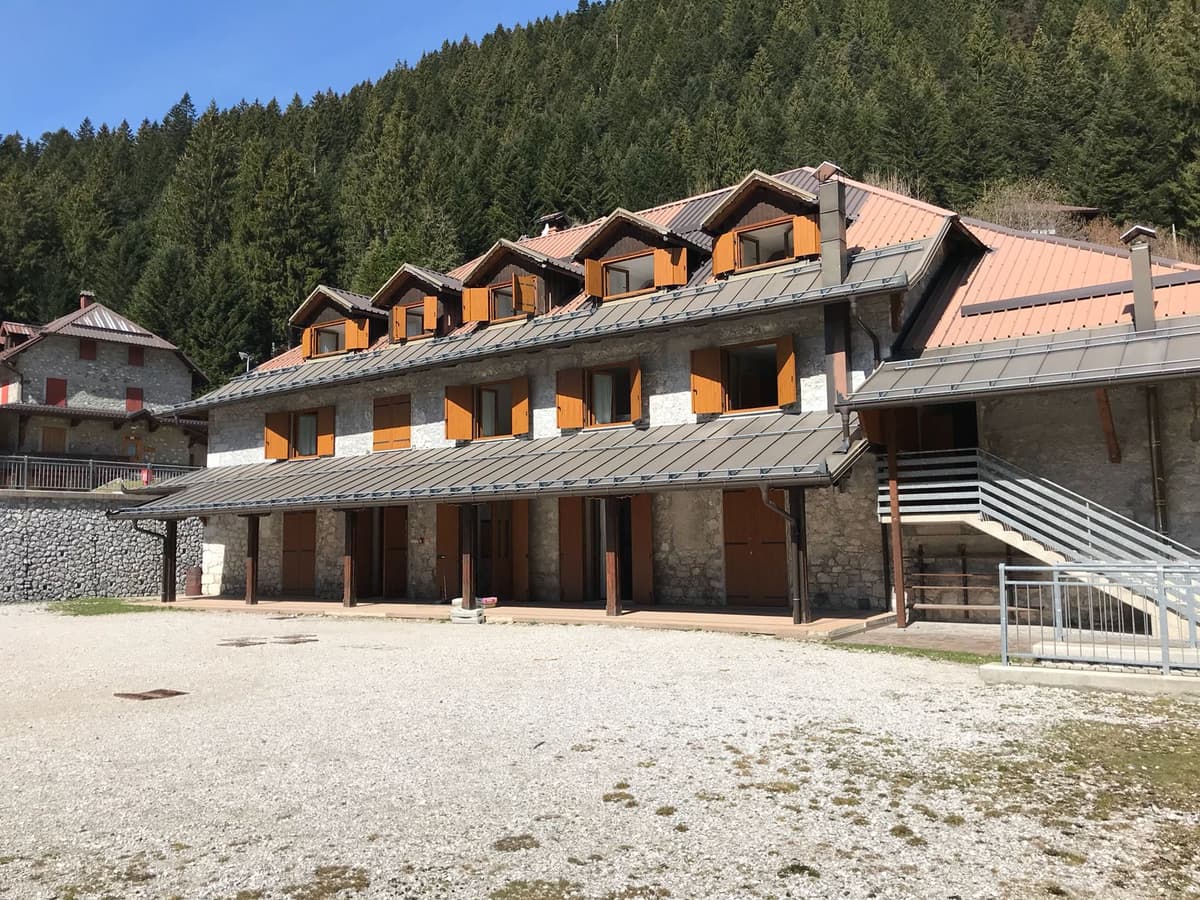 Vista frontale della Casa Alpina don Bosco a Pierabech